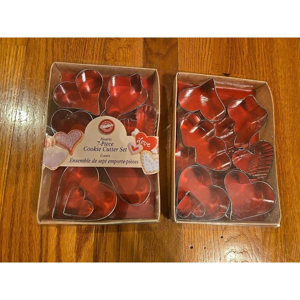 Wilton Hearts 7 Piece Valentine‎ Cookie Cutter 2 Sets
